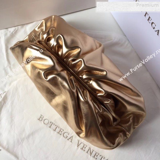 Bottega Veneta Large The Pouch Clutch in Crinkled Metallic Leather Gold 2019 (WT-9082708)