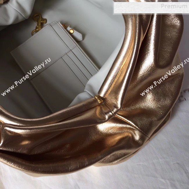 Bottega Veneta Large The Pouch Clutch in Crinkled Metallic Leather Gold 2019 (WT-9082708)