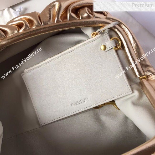Bottega Veneta Large The Pouch Clutch in Crinkled Metallic Leather Gold 2019 (WT-9082708)