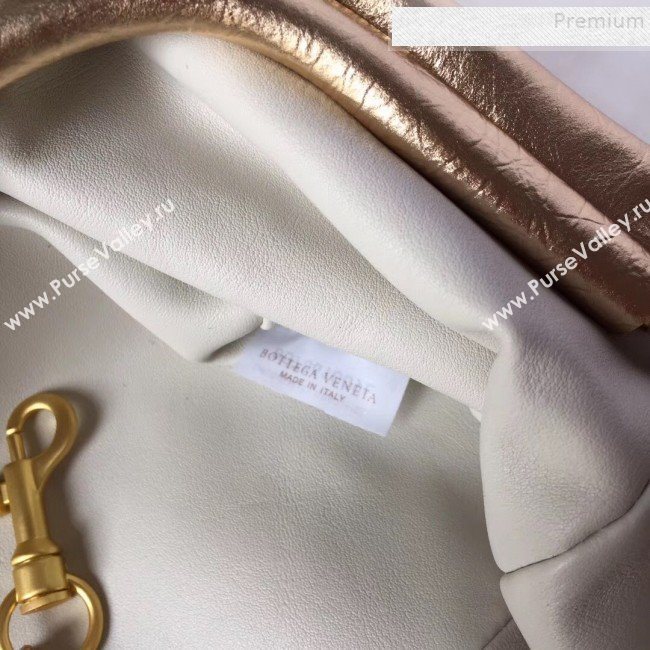 Bottega Veneta Large The Pouch Clutch in Crinkled Metallic Leather Gold 2019 (WT-9082708)