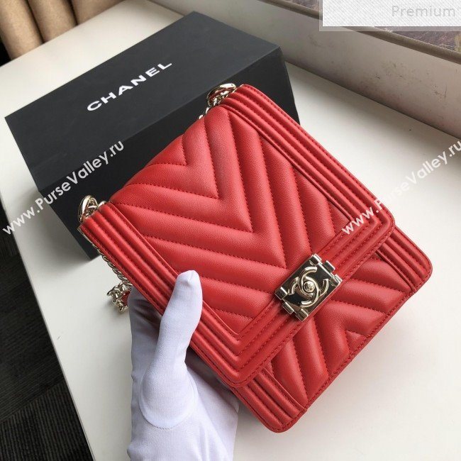 Chanel Long Chevron Smooth Lambskin Boy Flap Bag AS0130 Red 2019 (FM-9072312)