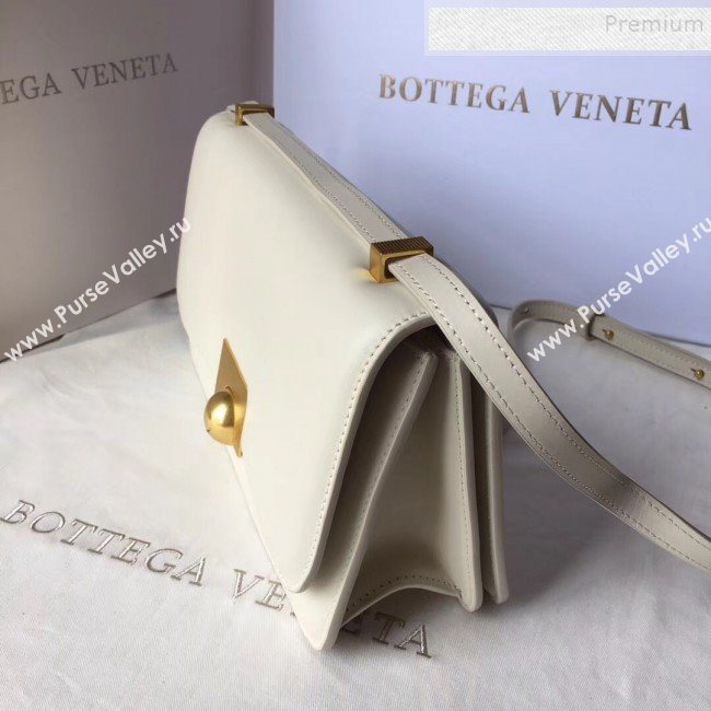 Bottega Veneta Medium Smooth Calfskin BV Classic Ronde Shoulder Bag White 2019 (WT-9101846)