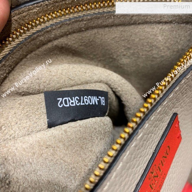 Valentino Medium Rockstud Hype Grainy Calfskin Shoulder Bag 0380 Grey 2019 (XYD-9102948)