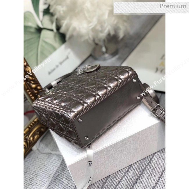 Dior Lady Dior Medium Bag in Cannage Metallic Leather Grey/Silver 2019 (XXG-0011728)