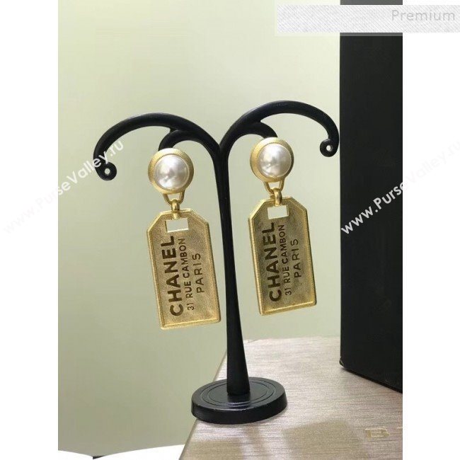 Chanel Metal Tag Pearl Short Earrings AB3278 2019 (YF-9120652)