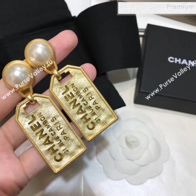 Chanel Metal Tag Pearl Short Earrings AB3278 2019 (YF-9120652)