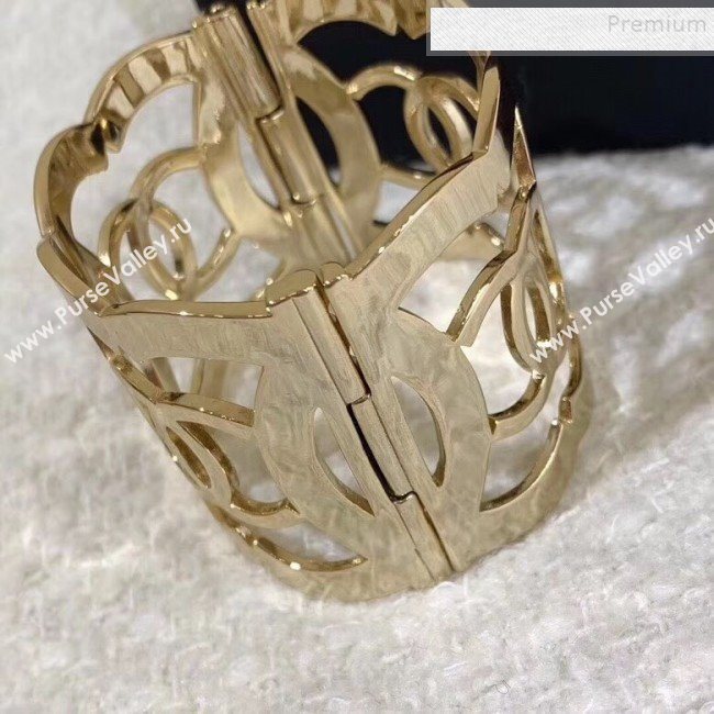Chanel Cutout Metal Cuff Bracelet AB2655 Gold 2019 (YF-9121258)