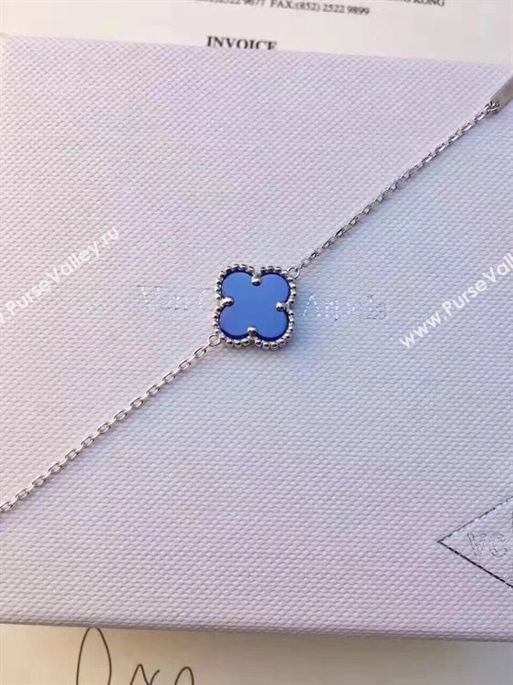 Van Cleef & Arpels Earrings VCA1210929