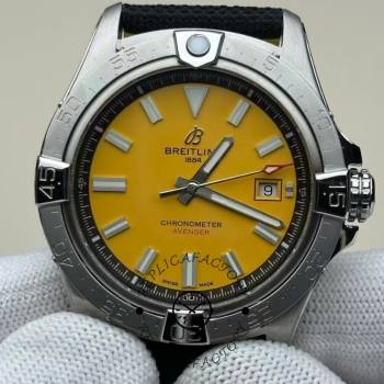 Breitling Avenger Automatic 45mm A17319101I1X1  (w23114506)