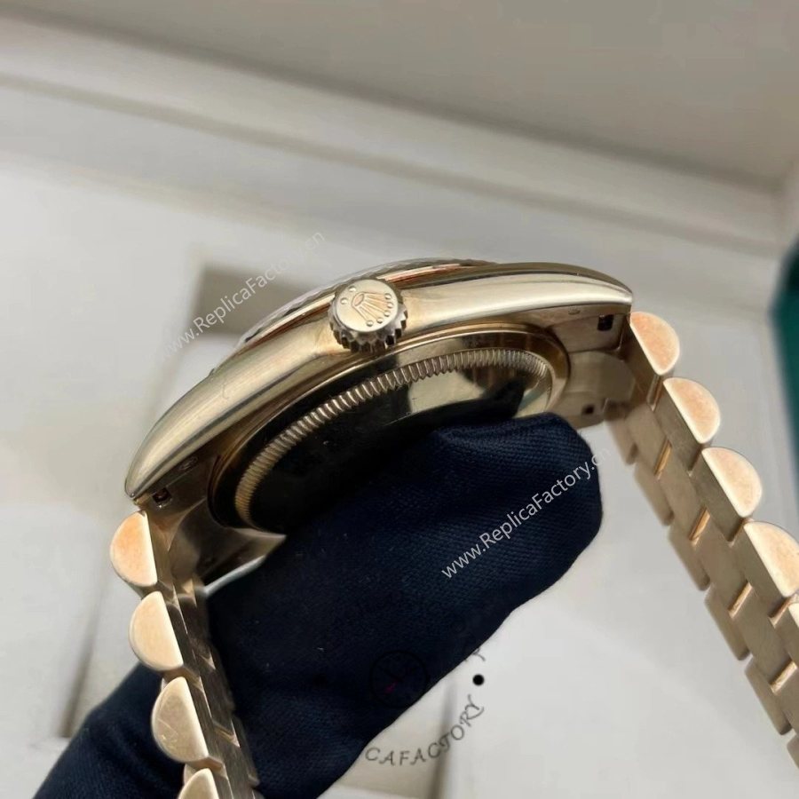 Rolex Day-Date 118238 White Mother of Pearl Roman Dial 36mm