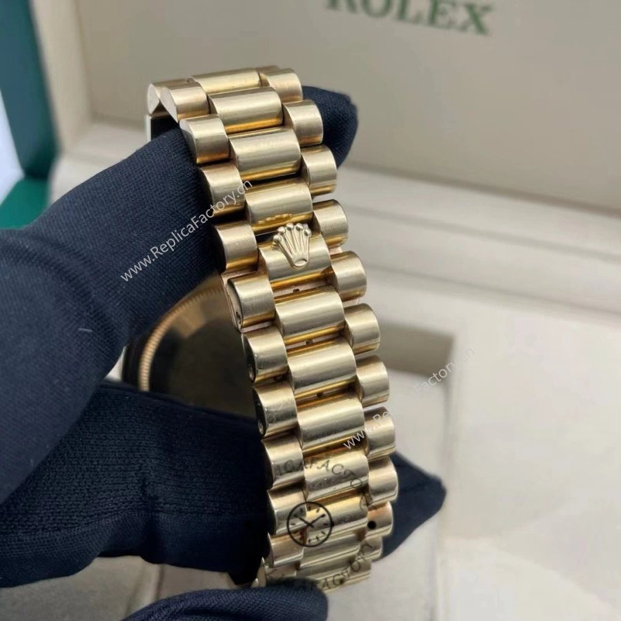 Rolex Day-Date 118238 Silver Diamond Dial