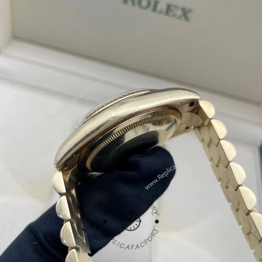 Rolex Day-Date 118238 Silver Diamond Dial