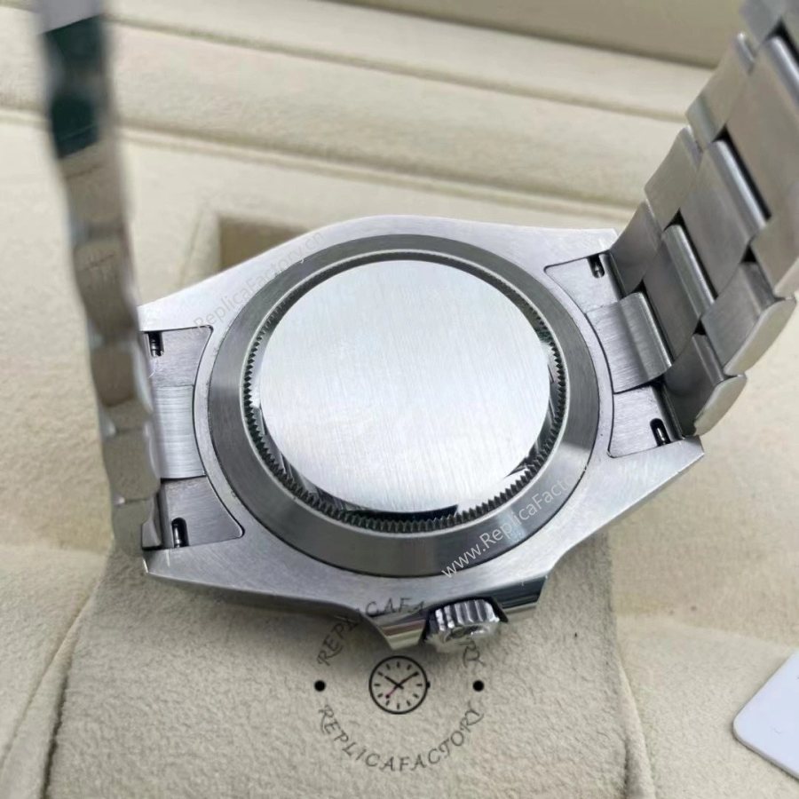Rolex Explorer II m226570 0001