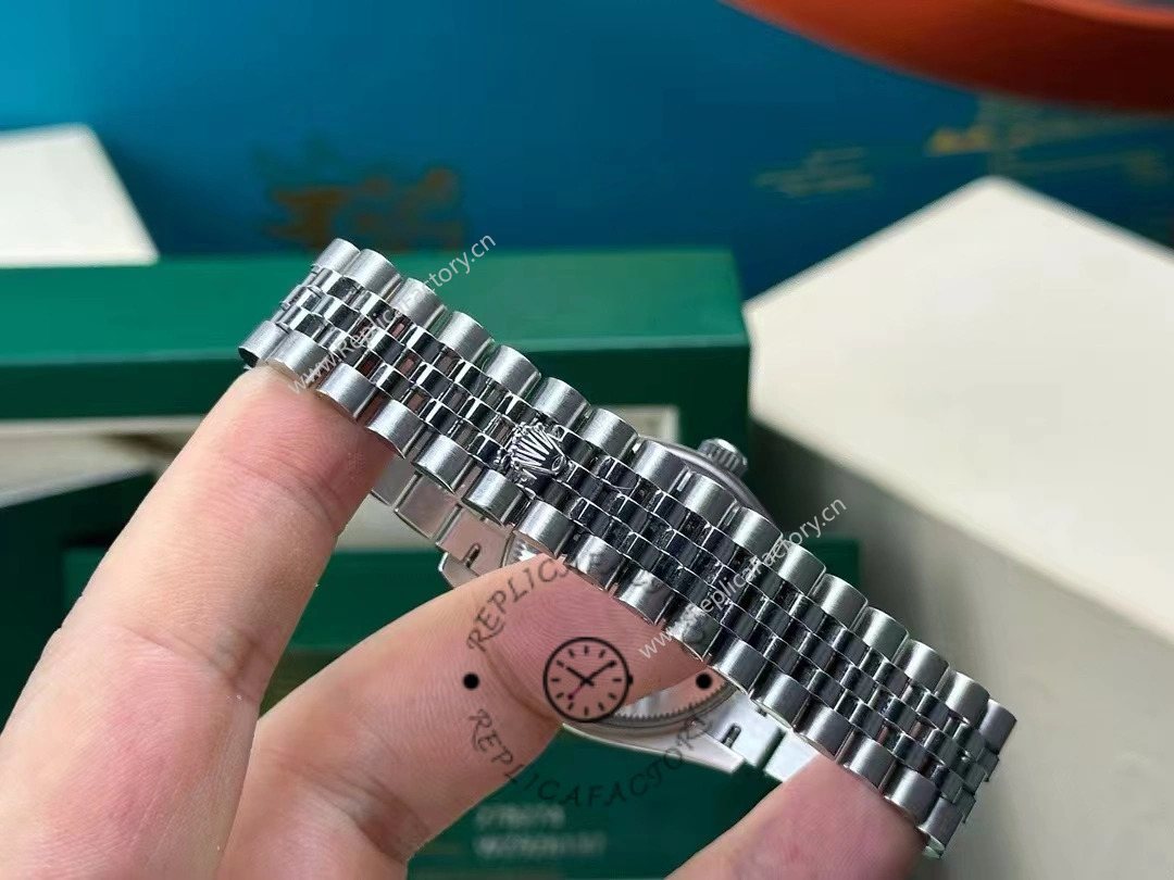 Close-up of clasp and bracelet of Rolex Datejust 31mm 278274-0018 after 2 years, demonstrating durability and minimal wear marks